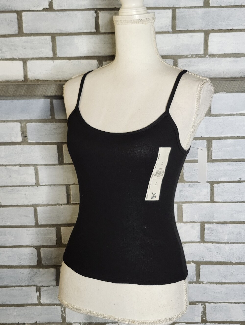 • NWT No Boundaries Sleeveless Scoop Neck Cropped Cami XS Black Cotton Blend